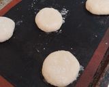 Foto del paso 2 de la receta Bollitos brioche con crema, piñones y coco