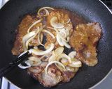 A picture of step 4 of Easy Pan-Fried Ginger Pork with Simple Ingredient Ratios.