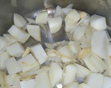 Foto del paso 2 de la receta: Cola de rape Guisada con cebolla
