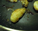 A picture of step 3 of Stir-fried Oysters with Ponzu Sauce.