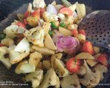 A picture of step 2 of Gobhi gazar mix veg.