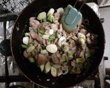 Foto del paso 4 de la receta: Pollo al champiñón con papas doradas