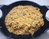 A picture of step 4 of Mayo Aata noodles.