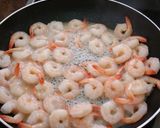 A picture of step 1 of Simple shrimps in cream sauce.