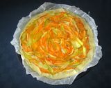 Foto del passaggio 4 della ricetta Torta salata con fiori di zucca taleggio e cotto