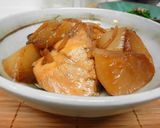 A picture of step 5 of My Family's Easy Simmered Amberjack & Daikon Radish.