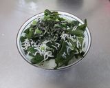 A picture of step 3 of Low-Cal Wakame Seaweed and Shirasu Rice Bowl.