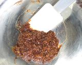 A picture of step 4 of Spicy Miso Paste with Chives and Leeks.