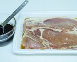 A picture of step 1 of Teriyaki-style Pan-fried Ginger Pork.