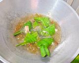 Foto langkah ke 2 dari resep Ayam Goreng Pandan Thailand.
