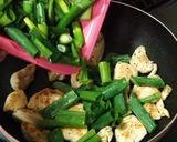 A picture of step 4 of Stir-Fry with Garlic Soy Sauce Made by a Green Onion Lover.