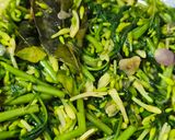 Foto langkah ke 5 dari resep Tumis Kangkung Bunga Pepaya.