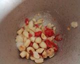 A picture of step 6 of Spicy Raw Papaya Salad.