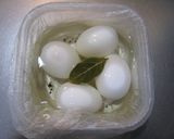A picture of step 2 of Boiled Eggs with Salt-flavored Yolks.