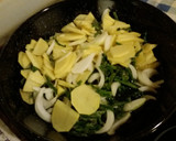 Foto del paso 1 de la receta: Tortilla de patatas, cebolla y espárragos trigueros a mi manera