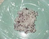 A picture of step 6 of Tiny & Easy Onigiri Rice Squares.
