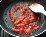 A picture of step 4 of Stir-Fried Chicken Breasts in Chili Sauce.