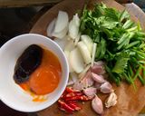 รูปขั้นตอนการทำที่ 2 ของ กุ้งกับหมึกผัดไข่เค็ม(ไข่ดองเองข้ามคืน)