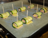 Foto del paso 3 de la receta: Rollitos mini de calabacín y jamón york y queso