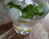 A picture of step 2 of Lemon Mint Detox Water.
