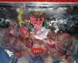 A picture of step 1 of Frozen seedless grapes for water.