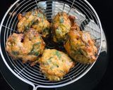 A picture of step 3 of Palak pakora.