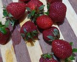 Foto langkah ke 1 dari resep Smoothie Strawberry.