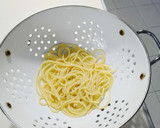 Foto del paso 1 de la receta: Spaghetti con espinacas y hummus