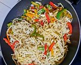 চিলি গার্লিক নুডলস (Chilli garlic noodles recipe in bengali) রেসিপির ধাপ 3 ছবি