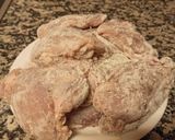 Foto del paso 1 de la receta: Pollo en salsa con patatas y champiñones