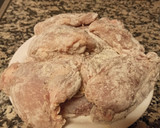 Foto del paso 1 de la receta: Pollo en salsa con patatas y champiñones