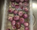 Hình bước làm 1 của món Hành nén ngâm dấm