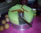 Foto langkah ke 9 dari resep Bolu pandan panggang biasa.