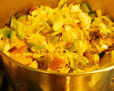 முட்டைகோஸ் குடைமிளகாய் பொரிச்ச கூட்டூ (Cabbage  kudaimilakaai poricha kootu recipe in tamil) ரெசிபி ஸ்டேப் 4 புகைப்படம்
