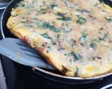 Foto del paso 4 de la receta: Tortilla con papas, espinaca, jamón, queso y cebolla