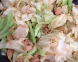 A picture of step 4 of Cabbage and Tuna Stir-Fry.