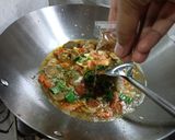 Foto langkah ke 5 dari resep 12. Indomie Tek-tek Kuah Nyemek Pedes Nampol.