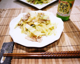 A picture of step 4 of Refreshing Stir-Fried Pork and Cabbage.