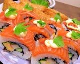 A picture of step 4 of Salmon California Rolls.