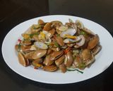 Foto langkah ke 5 dari resep Tumis kerang batik pedas.
