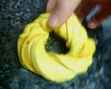 A picture of step 9 of Kabocha Squash Twisted Bread Rolls.