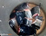 A picture of step 1 of Fish pepper soup.