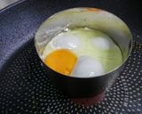 A picture of step 1 of Eggs With Onion And Cheese Burger.