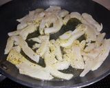 Foto del paso 2 de la receta: Fajitas de filetes de pescado con pimientos y cebolla blanca
