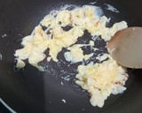 Foto langkah ke 2 dari resep Orak-Arik Telur Sawi Putih.