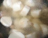 Hình bước làm 2 của món Canh Khoai Sọ Xương Heo Nấu Rau Nhút
