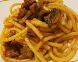 A picture of step 3 of Bucatini con ragú di salsiccia e funghi.