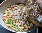 Foto langkah ke 6 dari resep Sayur Kecambah Tahu (Kuah Lontong Balap).