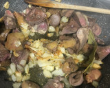 Foto del paso 3 de la receta: Asadura de cordero encebollada