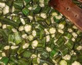 A picture of step 1 of Fry bhindi.